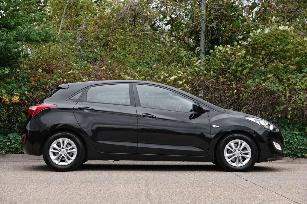 Hyundai I30 Blue Drive Se Red #10
