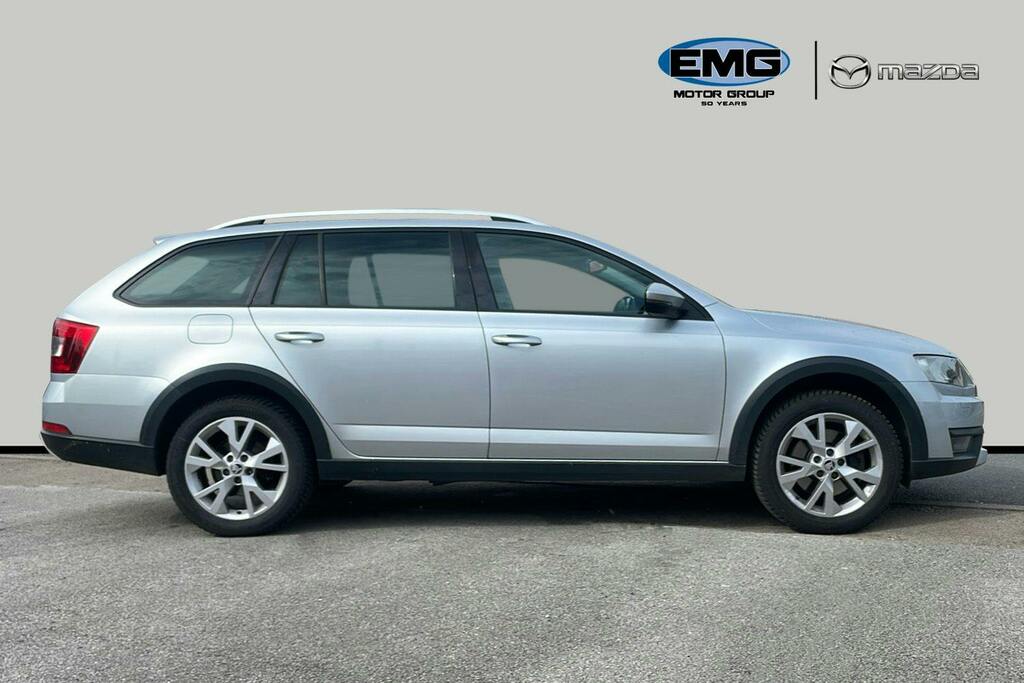 Skoda Octavia 2.0 Tdi Scout Estate Dsg 4Wd Ss Silver #3