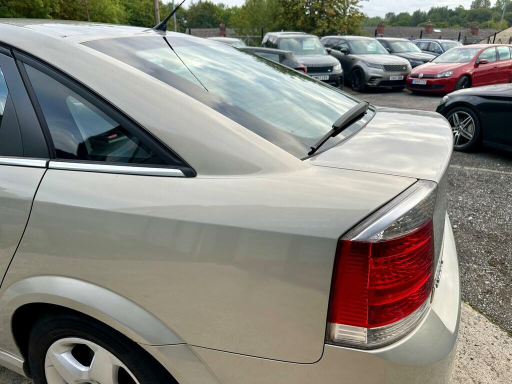 Vauxhall Vectra 1.8 Vvt Design 140 Bhp Black #16