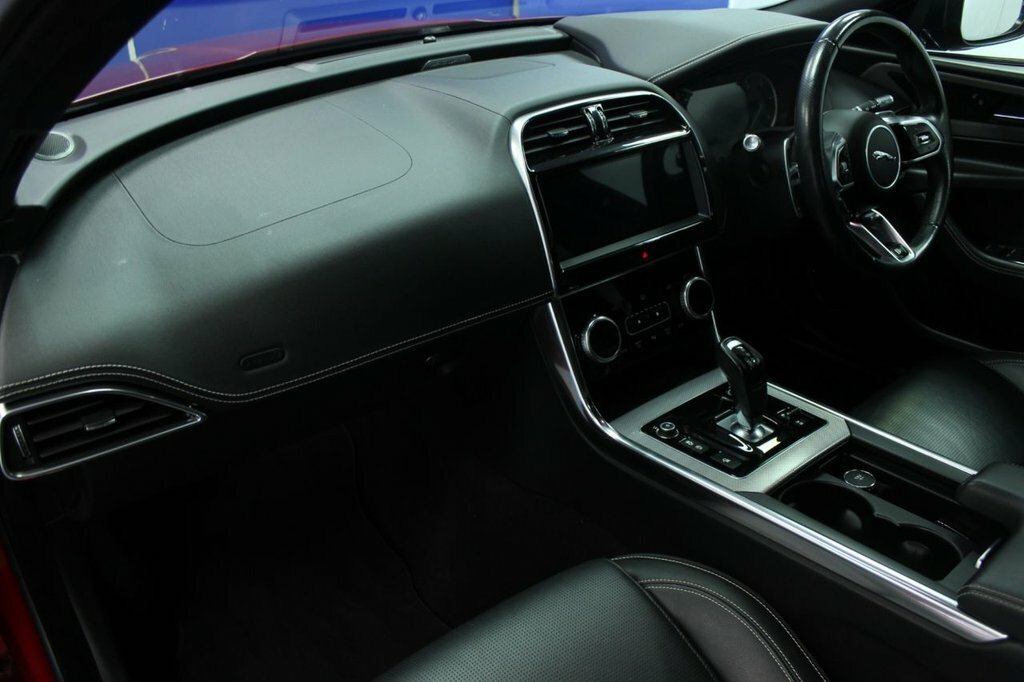 Jaguar XE 2L R-dynamic S Red #2