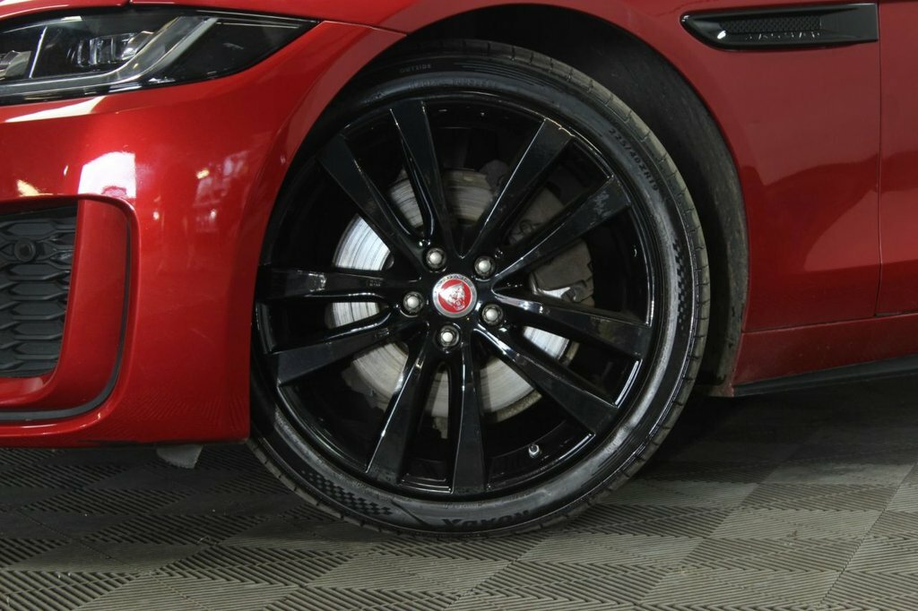 Jaguar XE 2L R-dynamic S Red #5