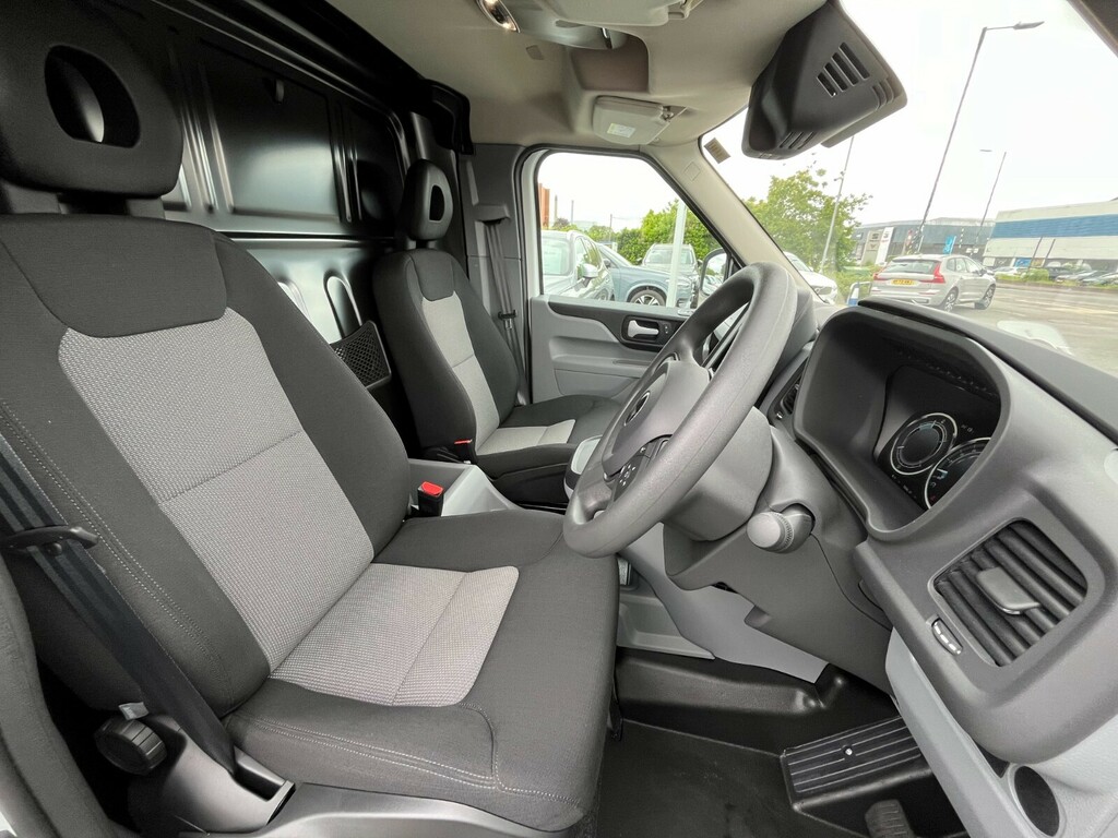 LEVC VN5 110Kw 31Kwh Business Van White #6