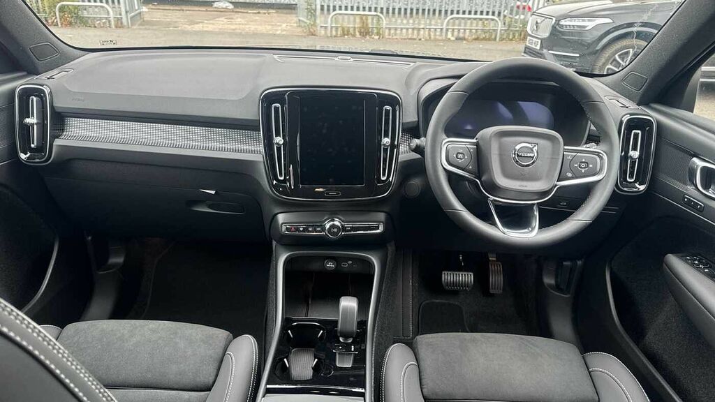 Volvo EX40 Black Edition Plus, Single Motor Extended Range, E Black #4