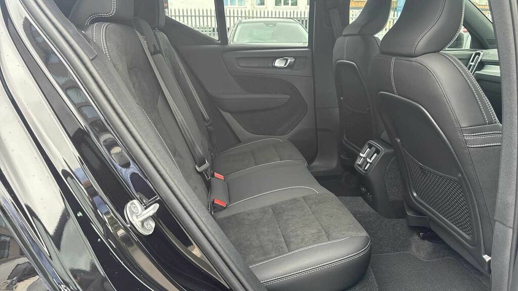 Volvo EX40 Black Edition Plus, Single Motor Extended Range, E Black #6