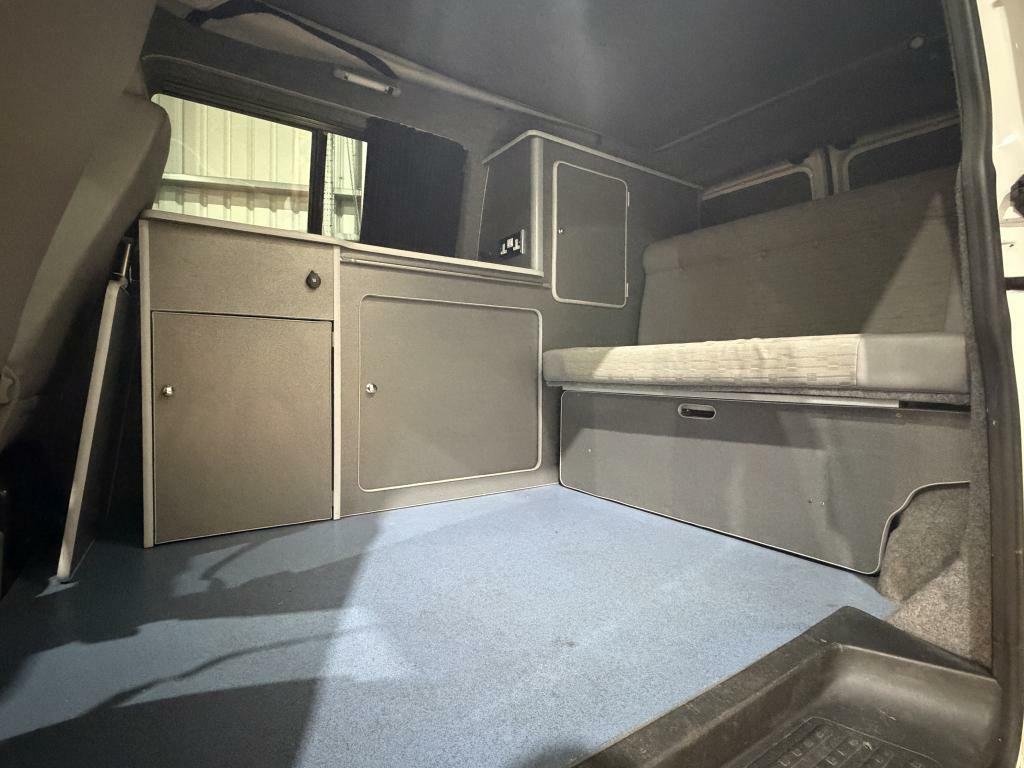 Volkswagen Transporter Panel Van White #16