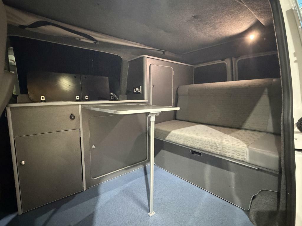 Volkswagen Transporter Panel Van White #10