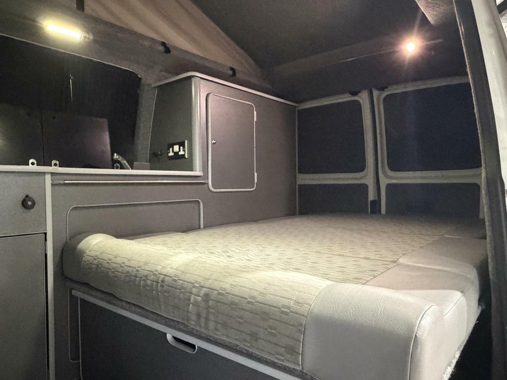 Volkswagen Transporter Panel Van White #29