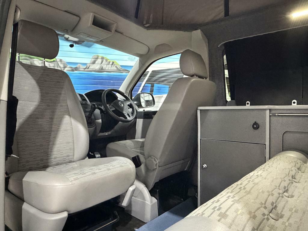 Volkswagen Transporter Panel Van White #30