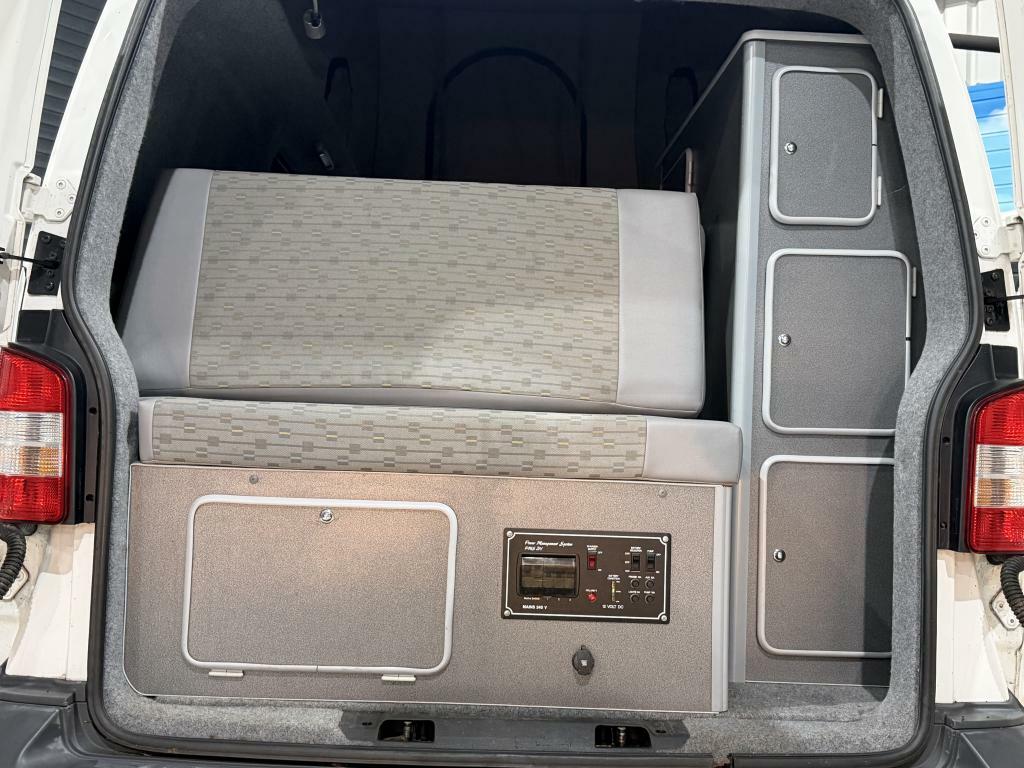 Volkswagen Transporter Panel Van White #31