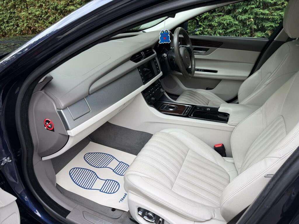 Jaguar XF Saloon 2.0D Portfolio Euro 6 Ss 2017 Blue #2