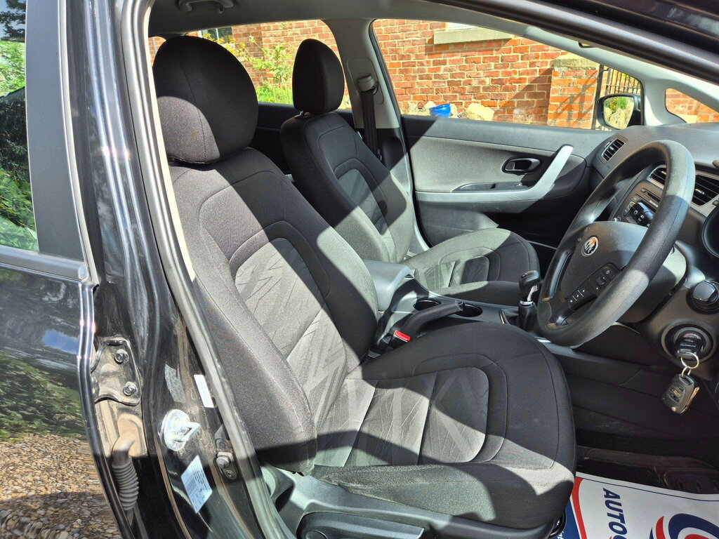 Kia Ceed 1.6 Crdi 2 Euro 5 Silver #8