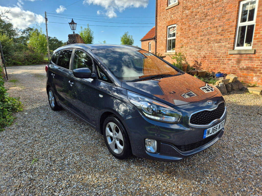 Kia Carens Black #7