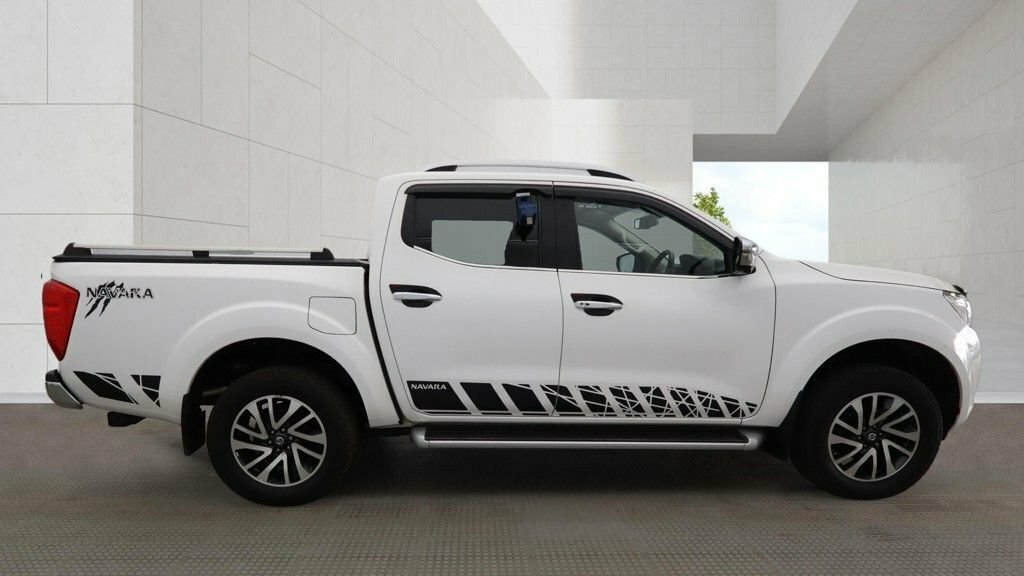 Nissan Navara 2.3L Tekna White #2