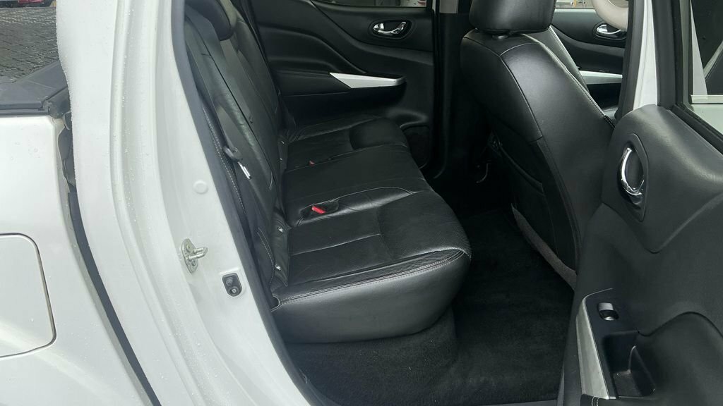 Nissan Navara Automatic Silver #7
