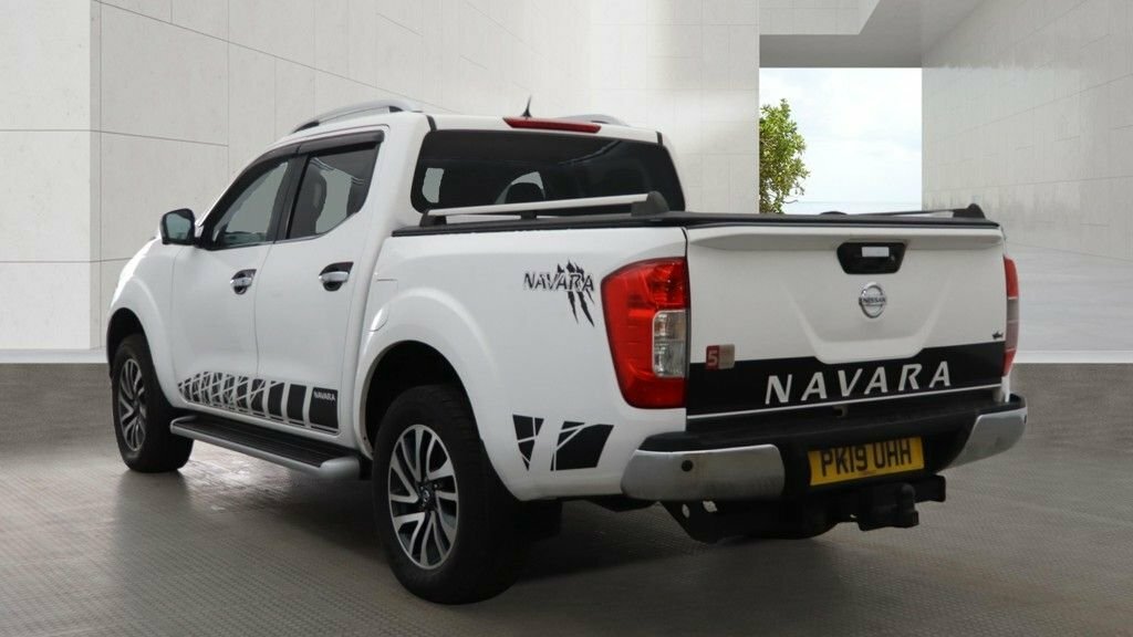 Nissan Navara 2.3L Tekna White #4
