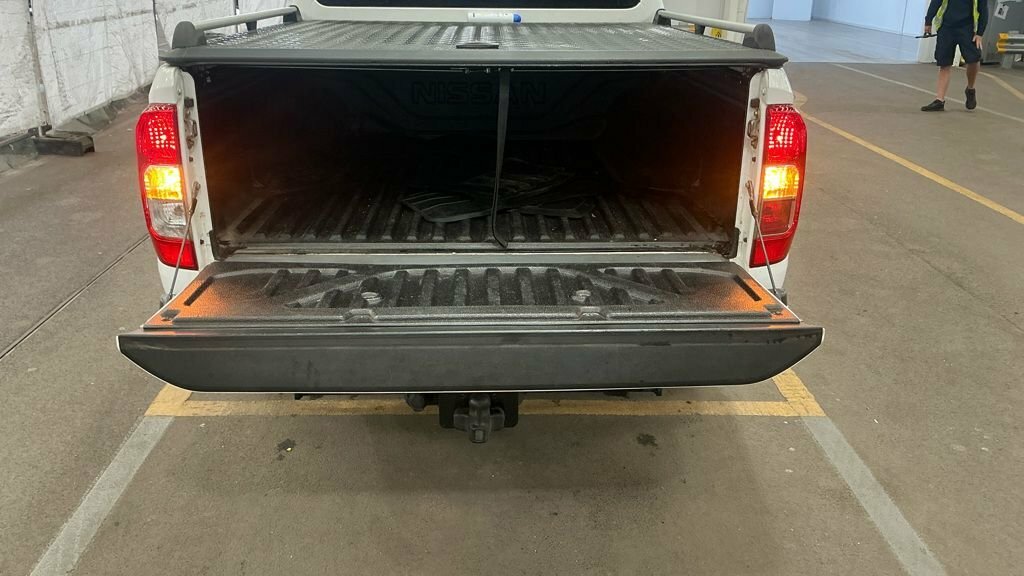 Nissan Navara 2.3L Tekna White #6