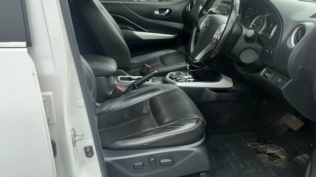 Nissan Navara Automatic Silver #8