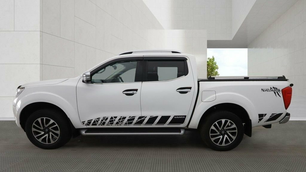 Nissan Navara 2.3L Tekna White