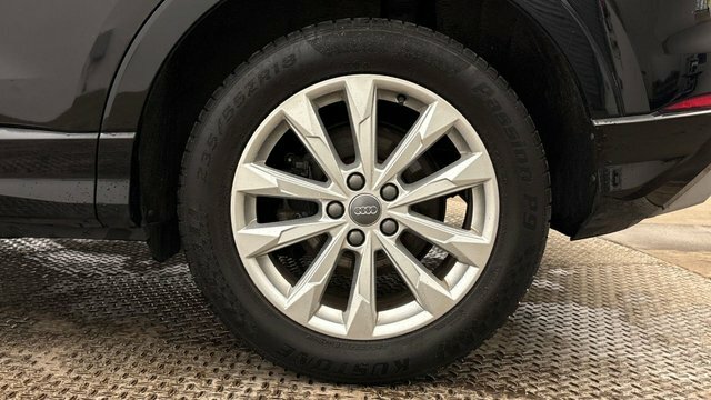 Audi Q3 Tfsi Cod 35 Sport VE19ANX Black #4