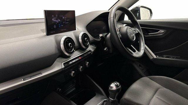Audi Q2 S Line 35 Tfsi 150 Ps S Tronic White #2