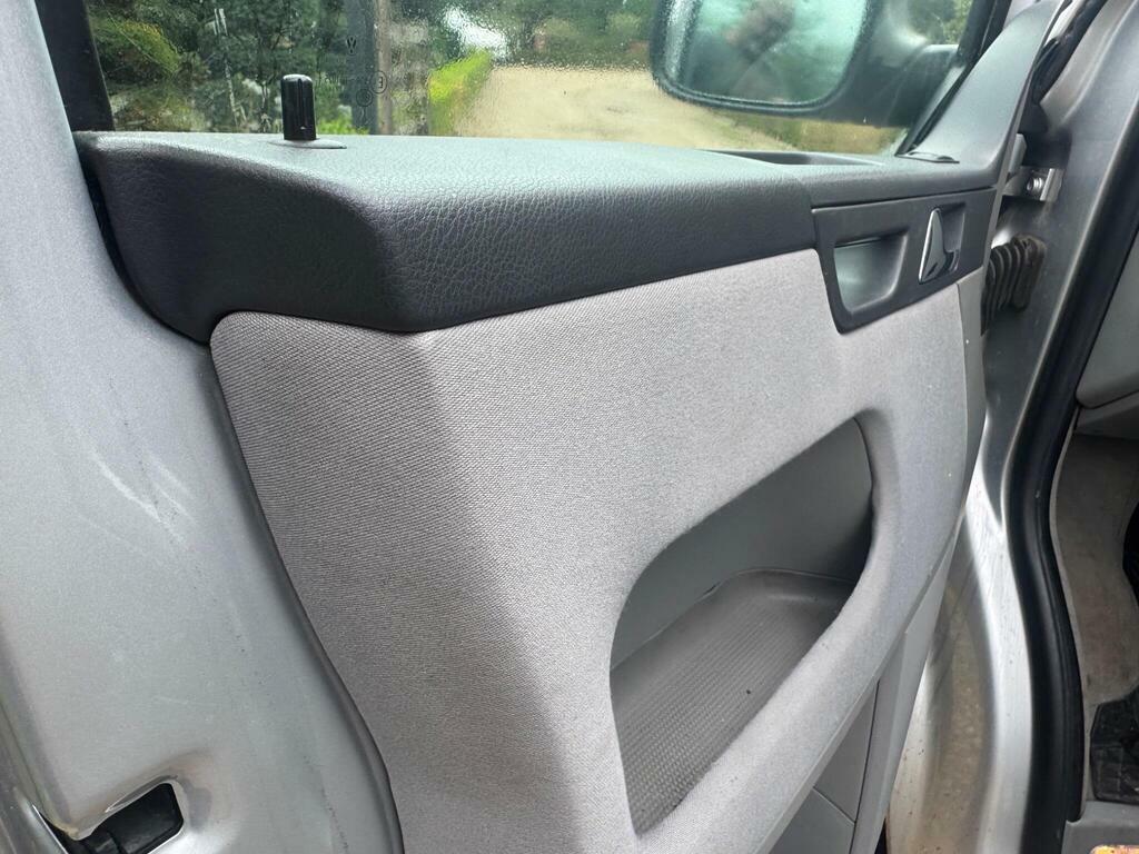 Volkswagen Caravelle Diesel #11