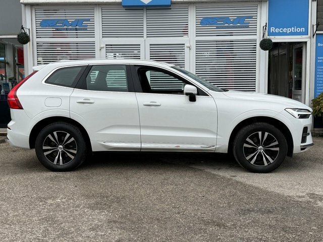 Volvo XC60 2022 2.0H T6 Recharge 18.8Kwh Core Suv White #2