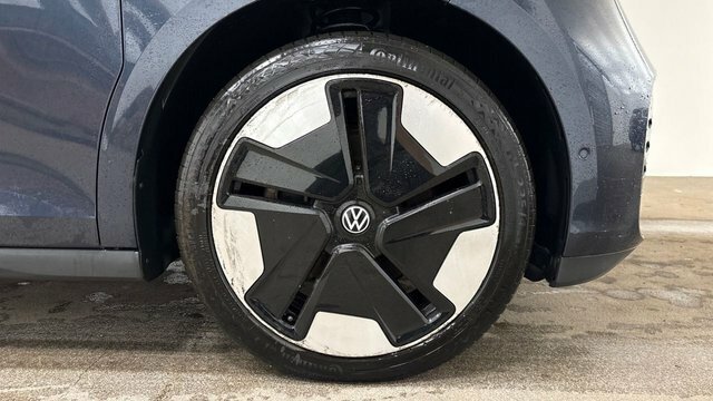 Volkswagen ID.Buzz Life Black #9