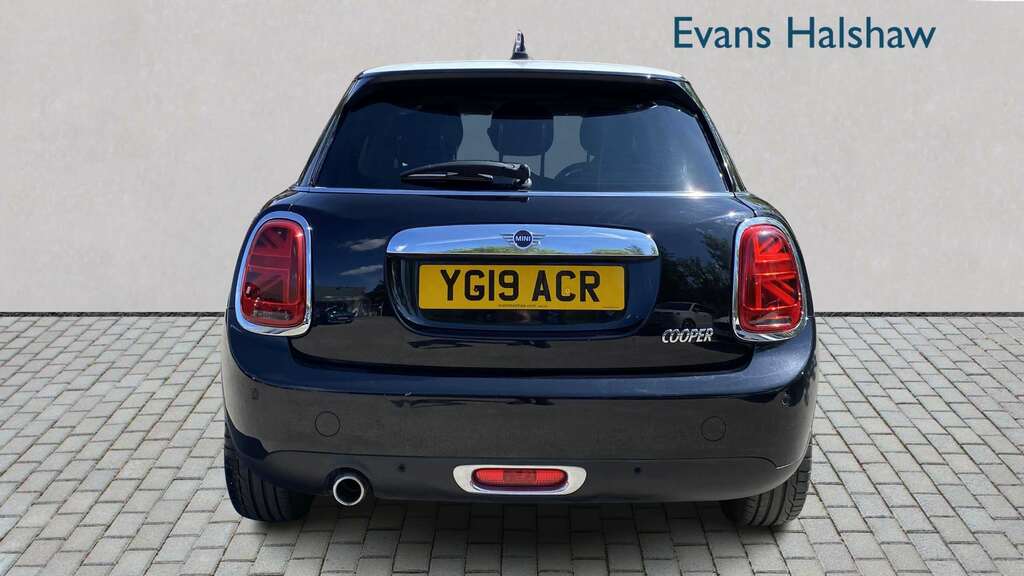 Mini Hatch 1.5 Cooper Exclusive II 2019 YG19ACR Black #6