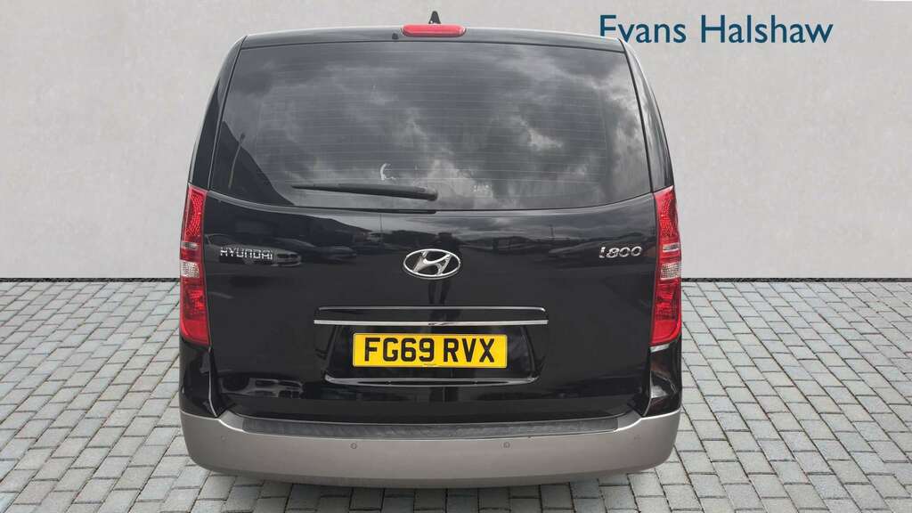 Hyundai I800 2.5 Crdi Se Nav 2019 Black #3