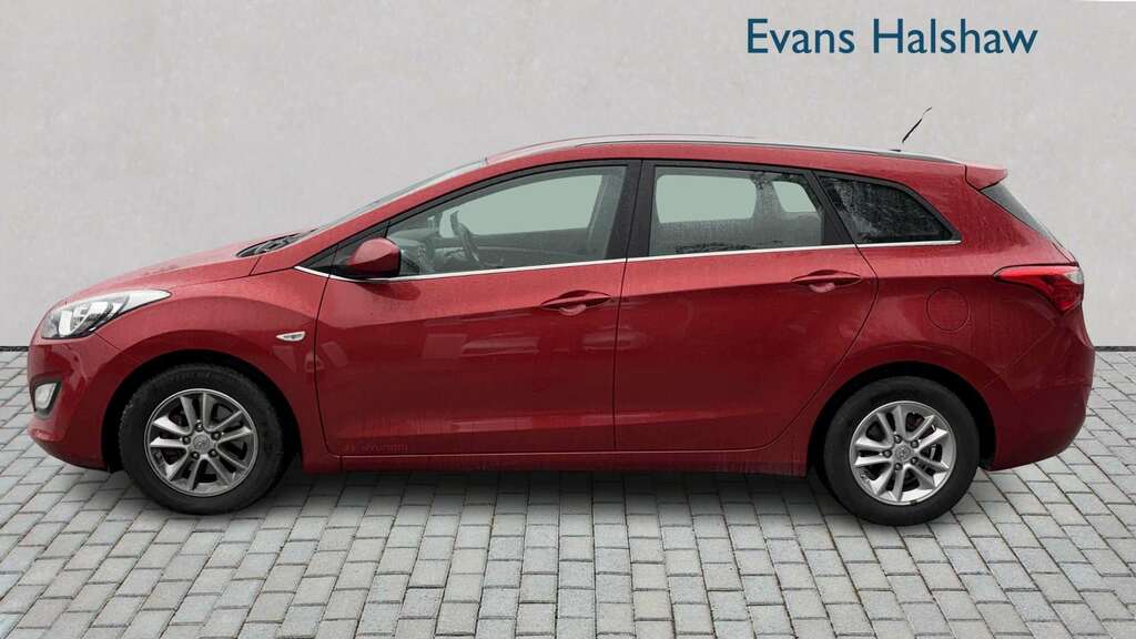 Hyundai I30 1.6 Crdi Blue Drive Se 2016 Red #3