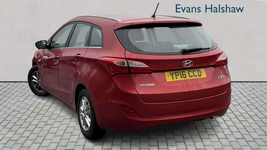 Hyundai I30 1.6 Crdi Blue Drive Se 2016 Red #2