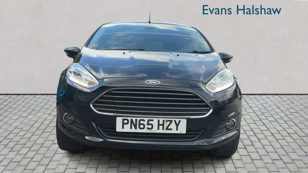 Ford Fiesta Hatchback White #4