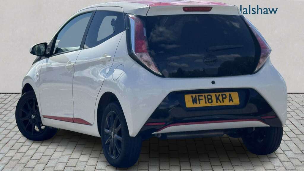 Toyota Aygo 1.0 Vvt-i X-press 2018 White #2