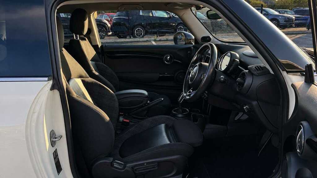 Mini Hatch 1.5 Cooper D II Step 2018 YK68AOS White #5