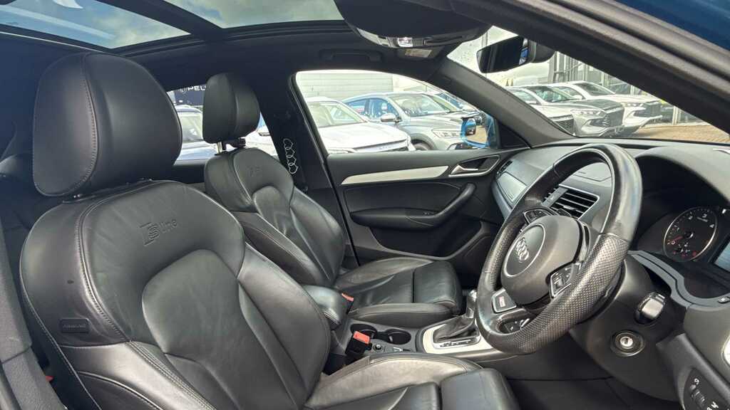 Audi Q3 S Line Plus Black #7