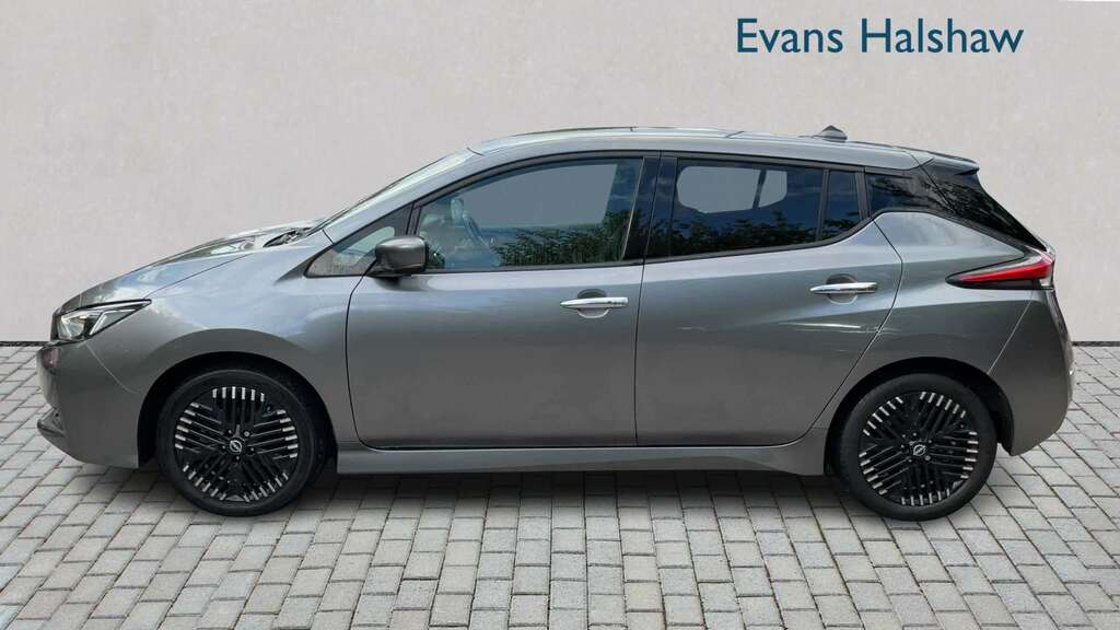 Nissan Leaf 110Kw N-connecta 39Kwh 2023 Grey #3