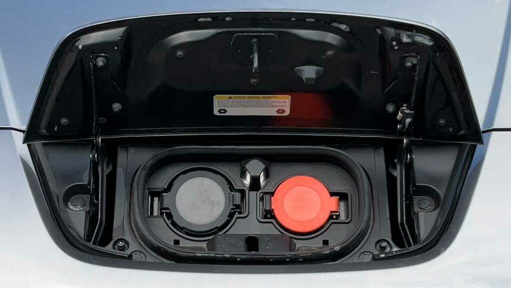 Nissan Leaf Hatchback Black #21