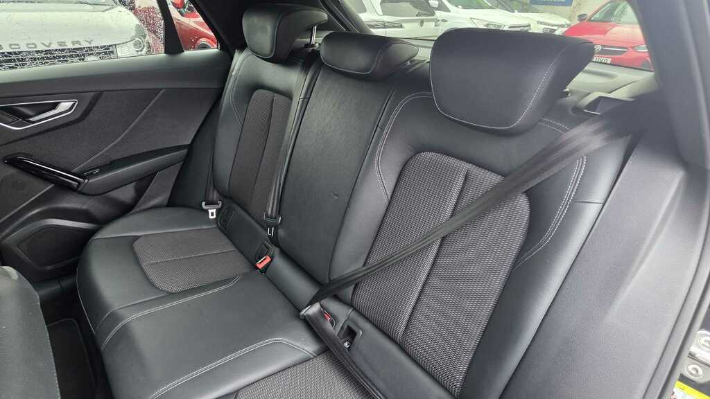 Audi Q2 1.5 Tfsi Cod 35 Black Edition Eu... White #16