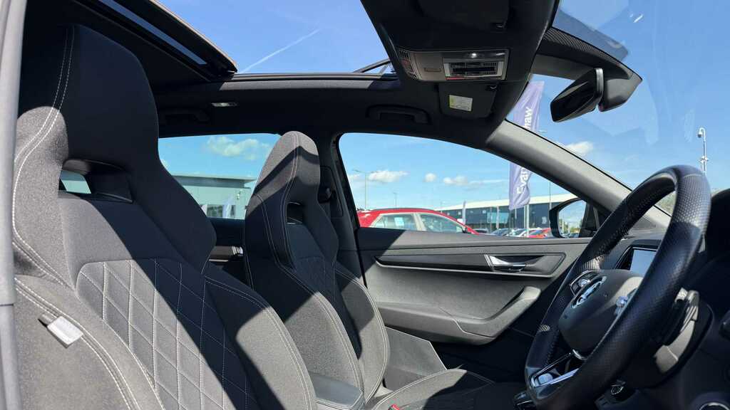 Skoda Karoq 1.5 Tsi Sportline Dsg 2023 Black #3