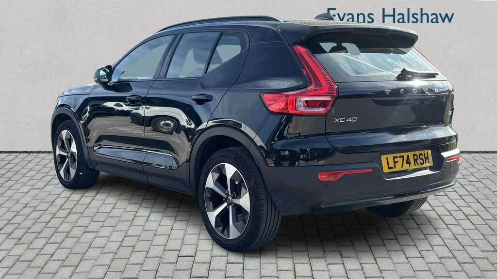 Volvo XC40 2.0 B4p Plus Dark 2025 Black #3