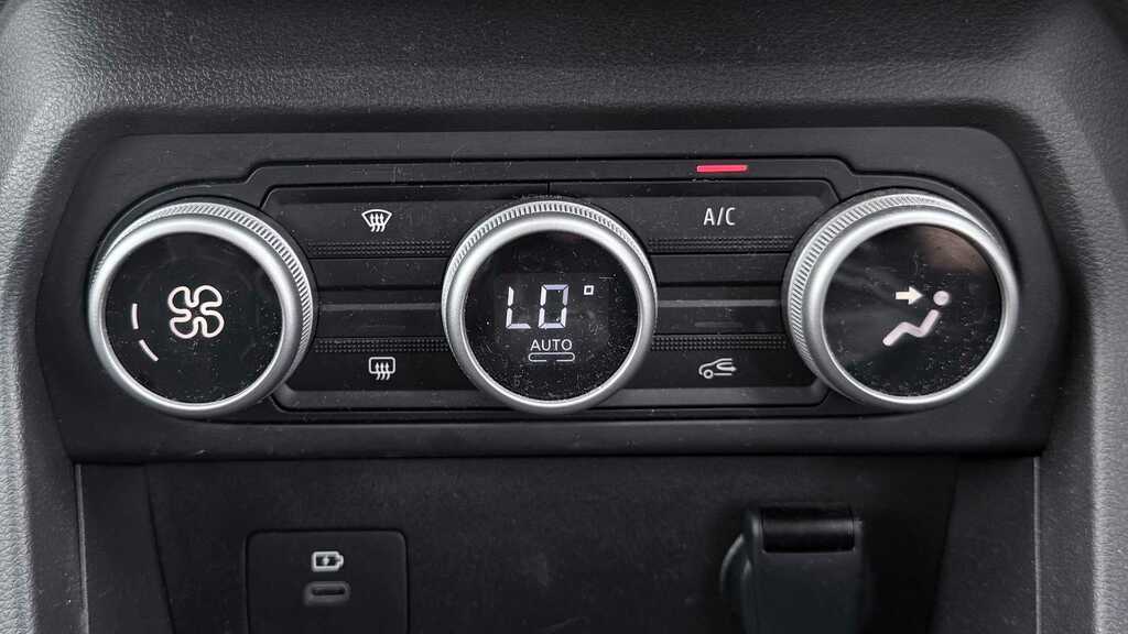Dacia Sandero Essential White #12