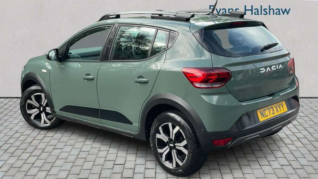 Dacia Sandero Stepway 1.0 Tce Journey 2023 Green #2