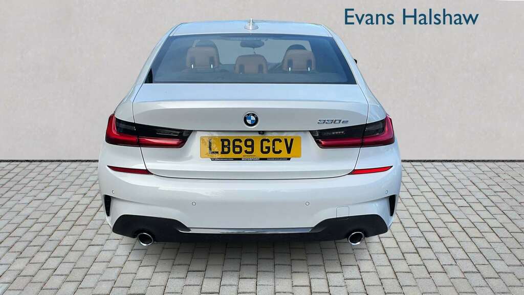 BMW 3 Series 330E M Sport 2019 LB69GCV White #5