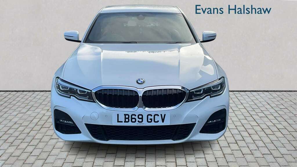BMW 3 Series 330E M Sport 2019 LB69GCV White #4