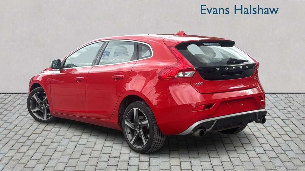 Volvo V40 T2 122 R Design 2015 Red #2