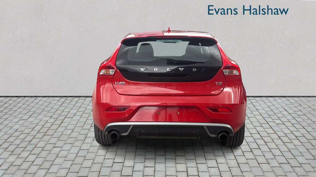 Volvo V40 T2 122 R Design 2015 Red #3