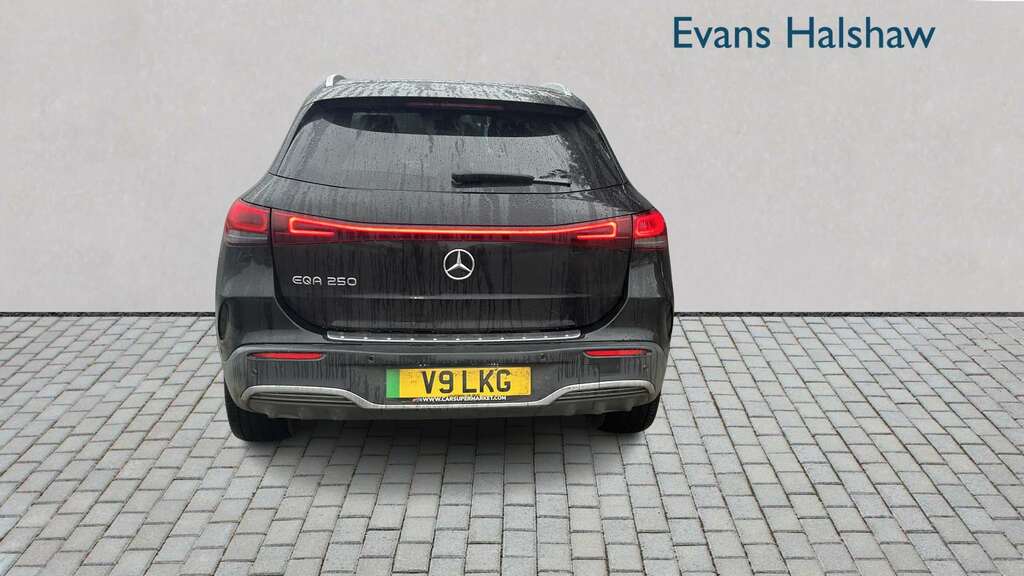Mercedes-Benz EQA 250 140Kw Amg Line 66.5Kwh 2021 Black #4