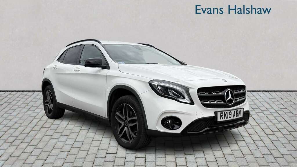 Mercedes-Benz GLA Class 180 Urban Edition 2019 White
