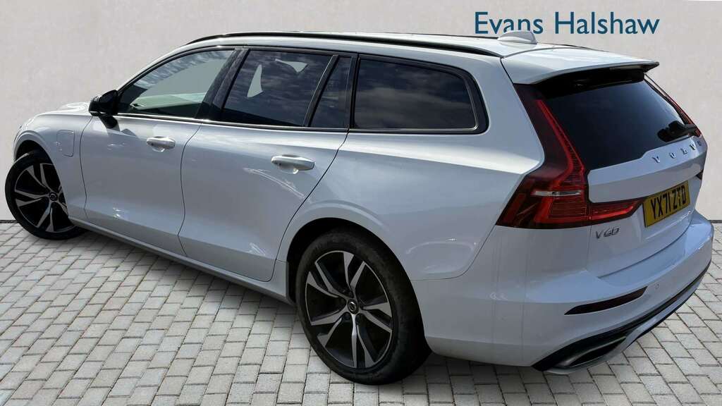 Volvo V60 2.0 T6 Recharge Phev R Design Awd 2021 White #2