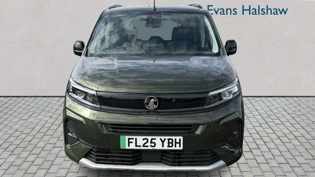 Vauxhall Combo-e Life 100Kw Ultimate XL 52Kwh 2025 Green #3